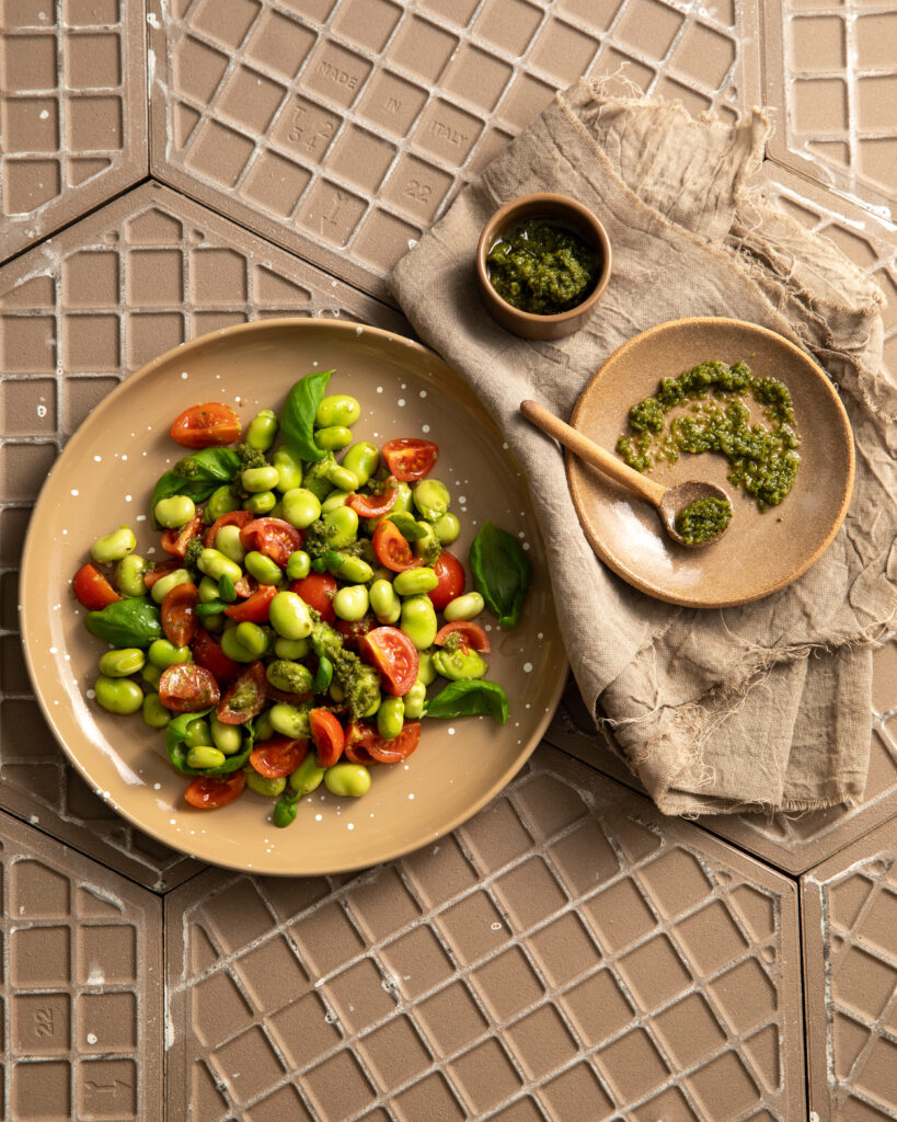 Silvia Goggi - la salute è in tavola - cucina vegana - insalata fave pomodorini